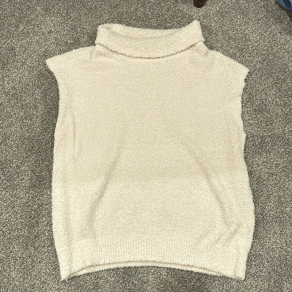 Tan No-sleeve Sweater Vest Turtle Neck